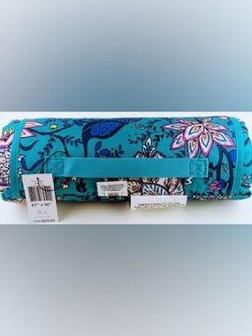 NWT Vera Bradley Peacock Garden Picnic Blanket
